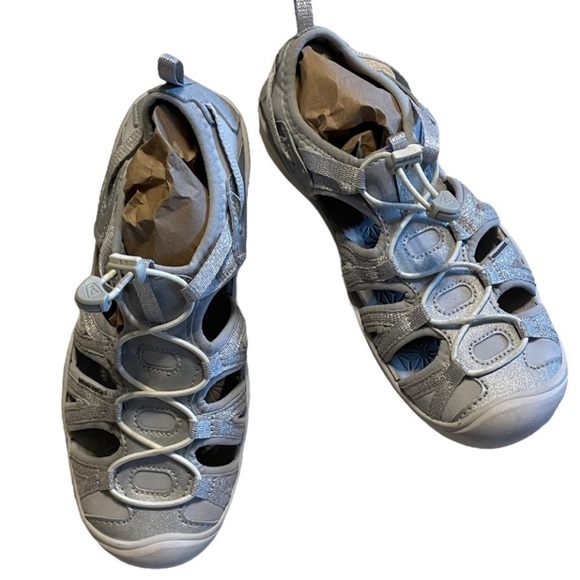 Keens Big Kid Girls Moxie Silver Closed Toe Sandal - 1018360 - Size 3 - Picture 1 of 15